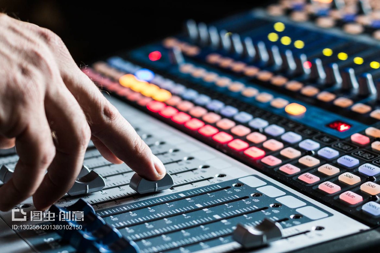 錄音室調音臺:專業音樂制作